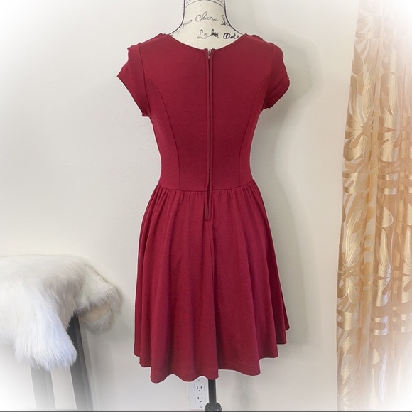 Beautiful Red Keyhole Guess Mini Dress Cap Sleeves - Picture 8 of 14